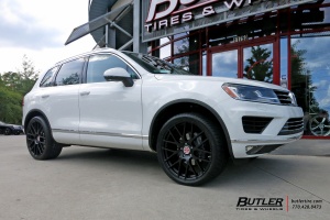 2015 Volkswagen Touareg with Victor Innsbruck wheels