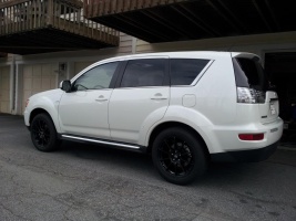 2013 Mitsubishi Outlander with 18x8 wheels