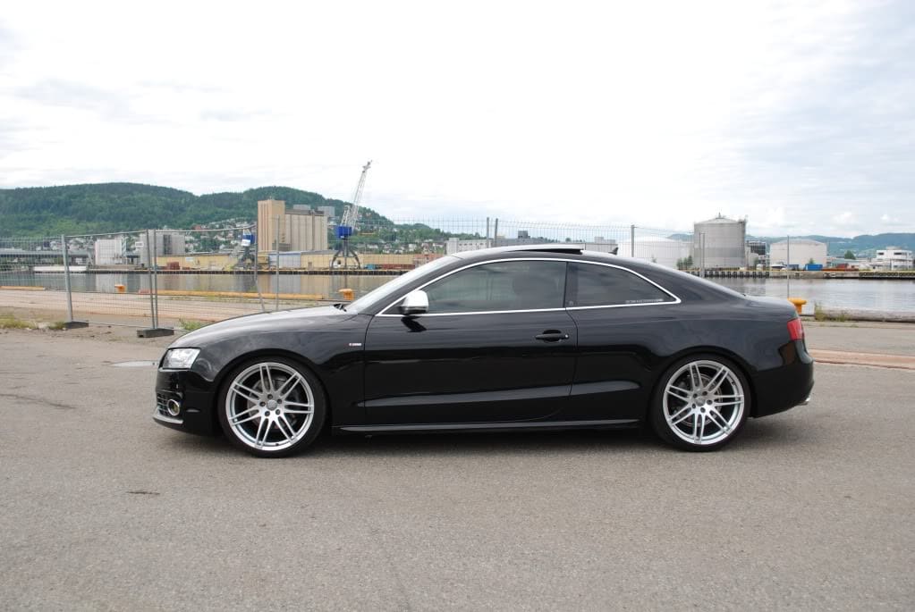 2010 Audi A5 with OEM Audi RS4 wheels