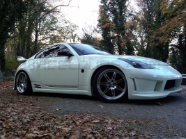 2005 Nissan 350Z with 19x8.5 Linea Corse Dyna wheels