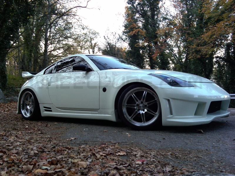 2005 Nissan 350Z with 19x8.5 Linea Corse Dyna wheels