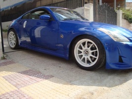 2005 Nissan 350Z with 18x9 Rota DPT wheels