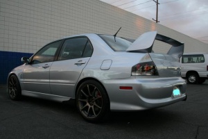 2005 Mitsubishi Lancer Evolution with 18x9 Wedsport SA70 wheels
