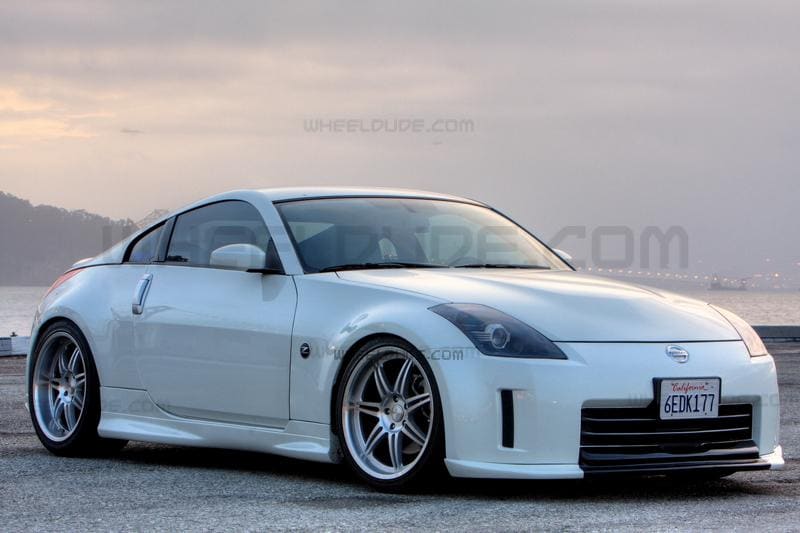 2005 Nissan 350Z with 19x8.5 Linea Corse Dyna wheels