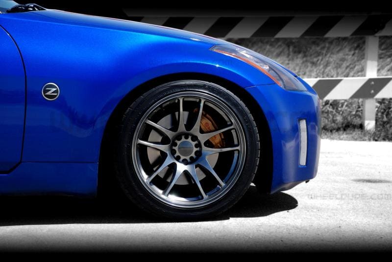 2005 Nissan 350Z with 18x9.5 Rota Torque wheels