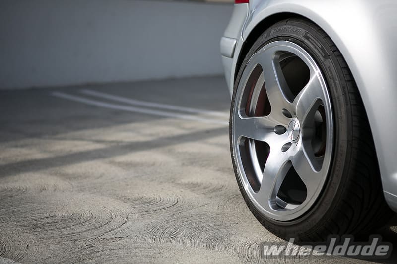 2005 Volkswagen Golf with 18x9 Rundfahren RM110 wheels