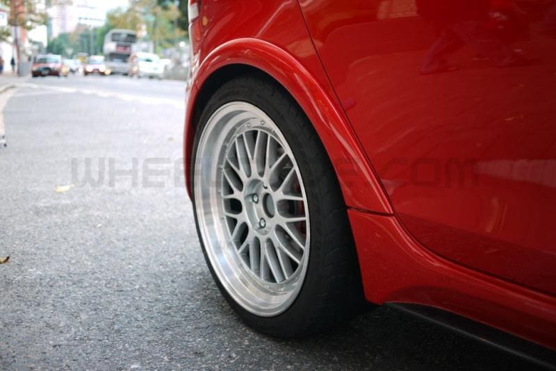 2009 Volkswagen GTI with 19x8.5 Linea Corse LeMan wheels