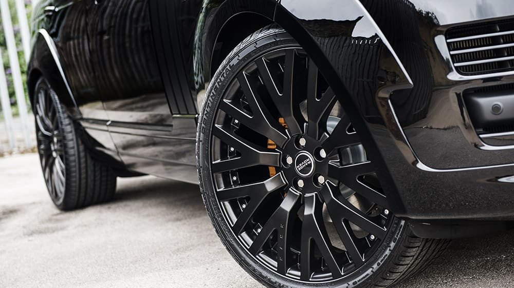 2015 Land Rover Range Rover with 22x9.5 Kahn RS Alloy wheels