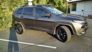 2016 Jeep Cherokee with ADII Altitude wheels