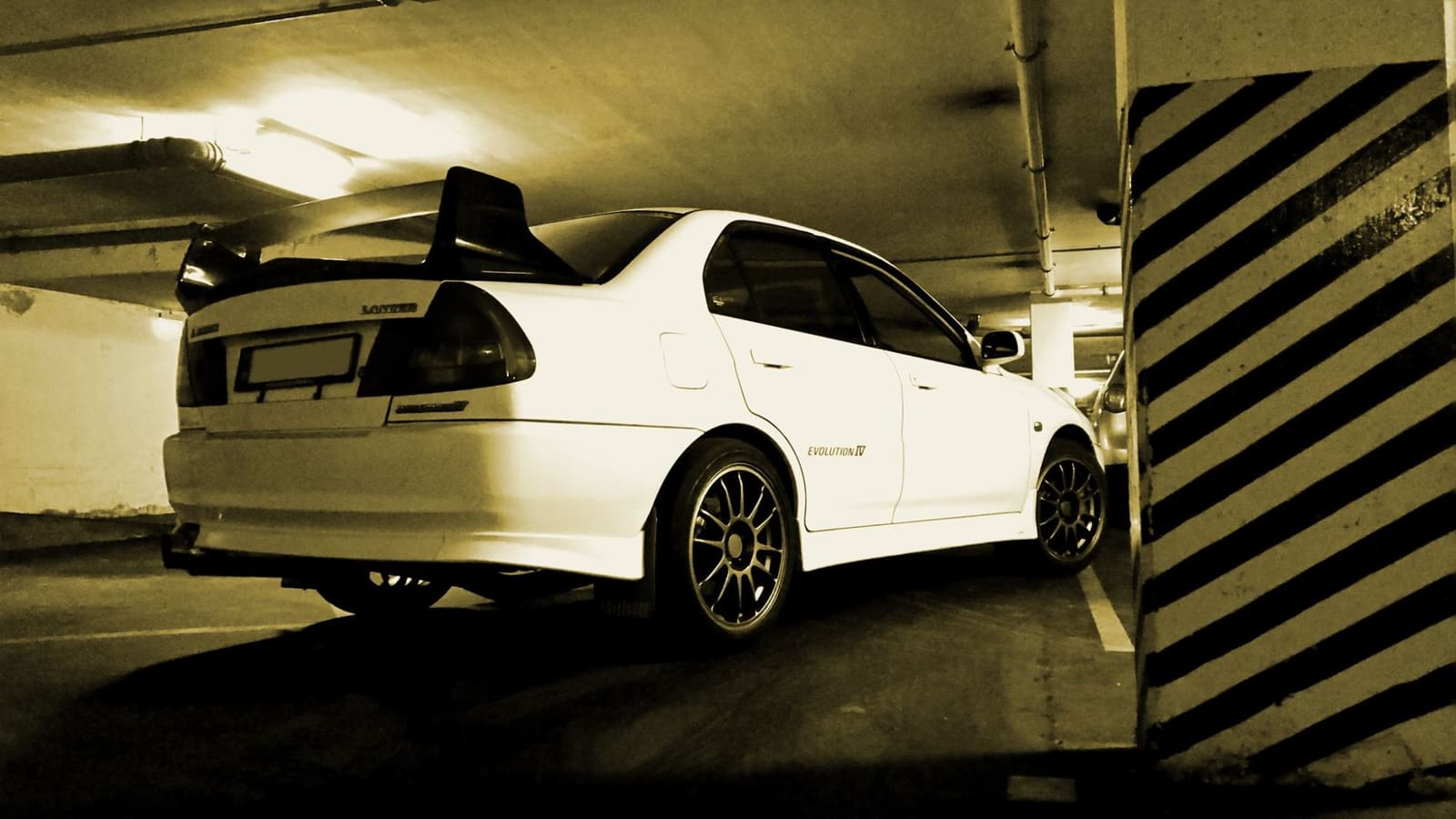 2004 Mitsubishi Lancer Evolution with 17x8 OZ Superleggera wheels