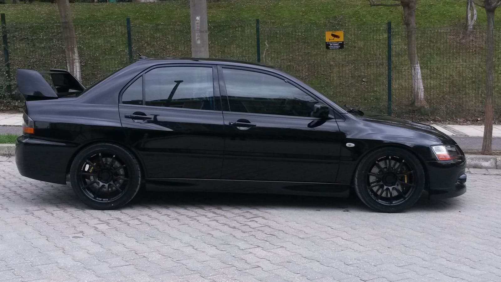 2006 Mitsubishi Lancer Evolution with 18x8.5 Advan RSII wheels