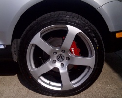 2011 Volkswagen Touareg with Rinspeed wheels
