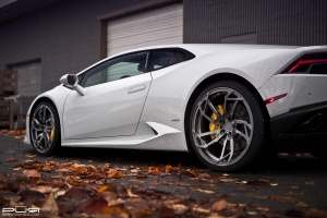 2015 Lamborghini Huracan with 20x9 PUR RS05 wheels