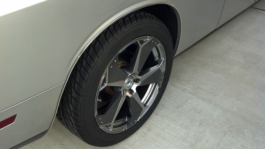 2009 Dodge Challenger with 20x8.5 Zinik z28 wheels