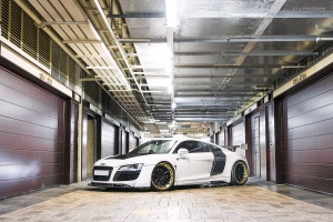 2015 Audi R8 with 20x10 Brixton M53 Targa wheels