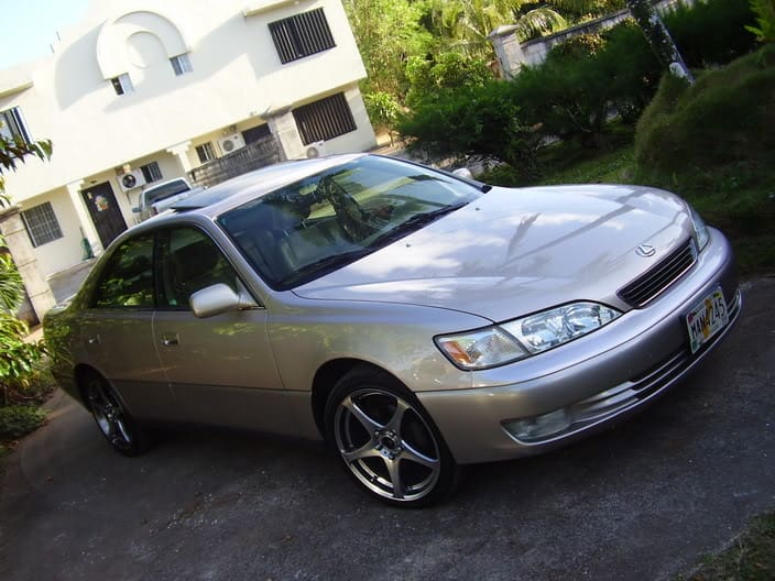 1999 Lexus ES 300 with 18x7.5 wheels