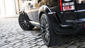 2004 Land Rover Discovery with 22x9.5 Kahn RS wheels