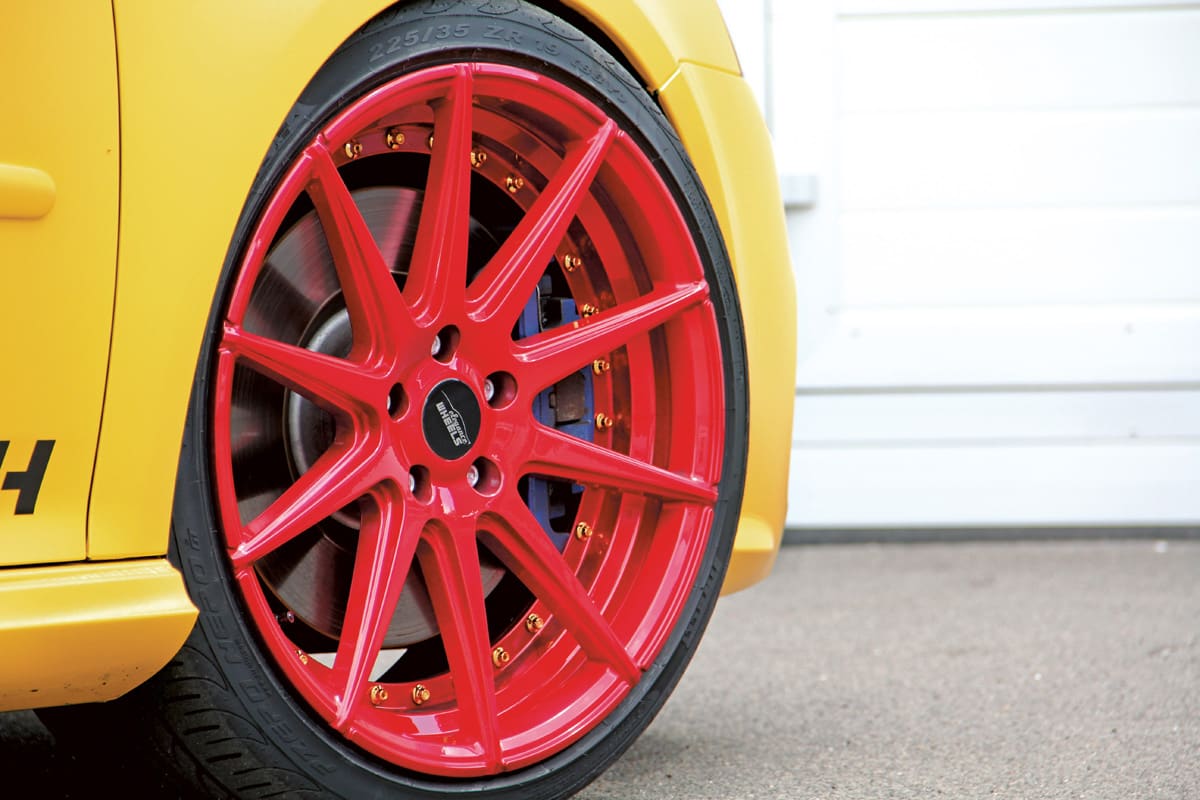 2008 Volkswagen R32 with 19x8.5 Elegance E 1 wheels