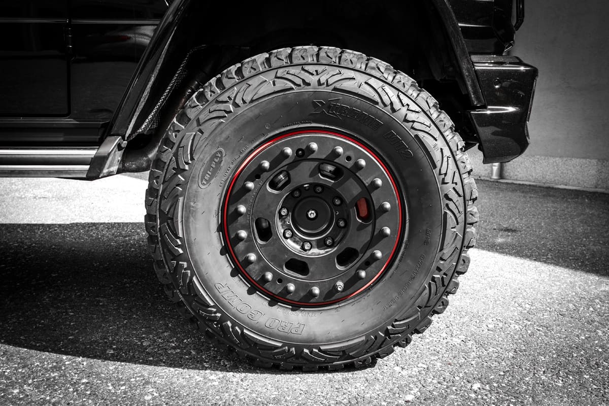 2015 Mercedes-Benz G-Class with Beadlock wheels