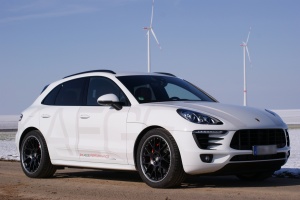 2016 Porsche Macan with 21x9 wheels