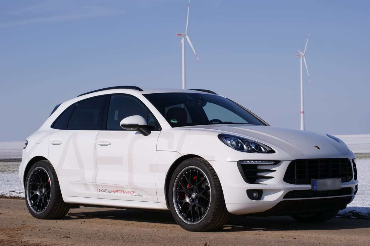 2016 Porsche Macan with 21x9 wheels