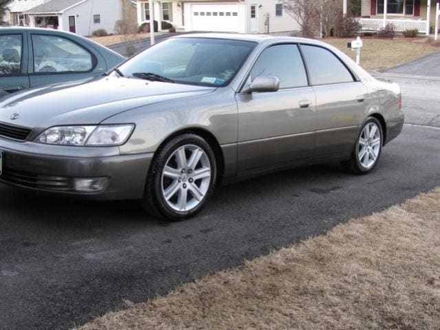 1999 Lexus ES 300 with OEM Lexus wheels