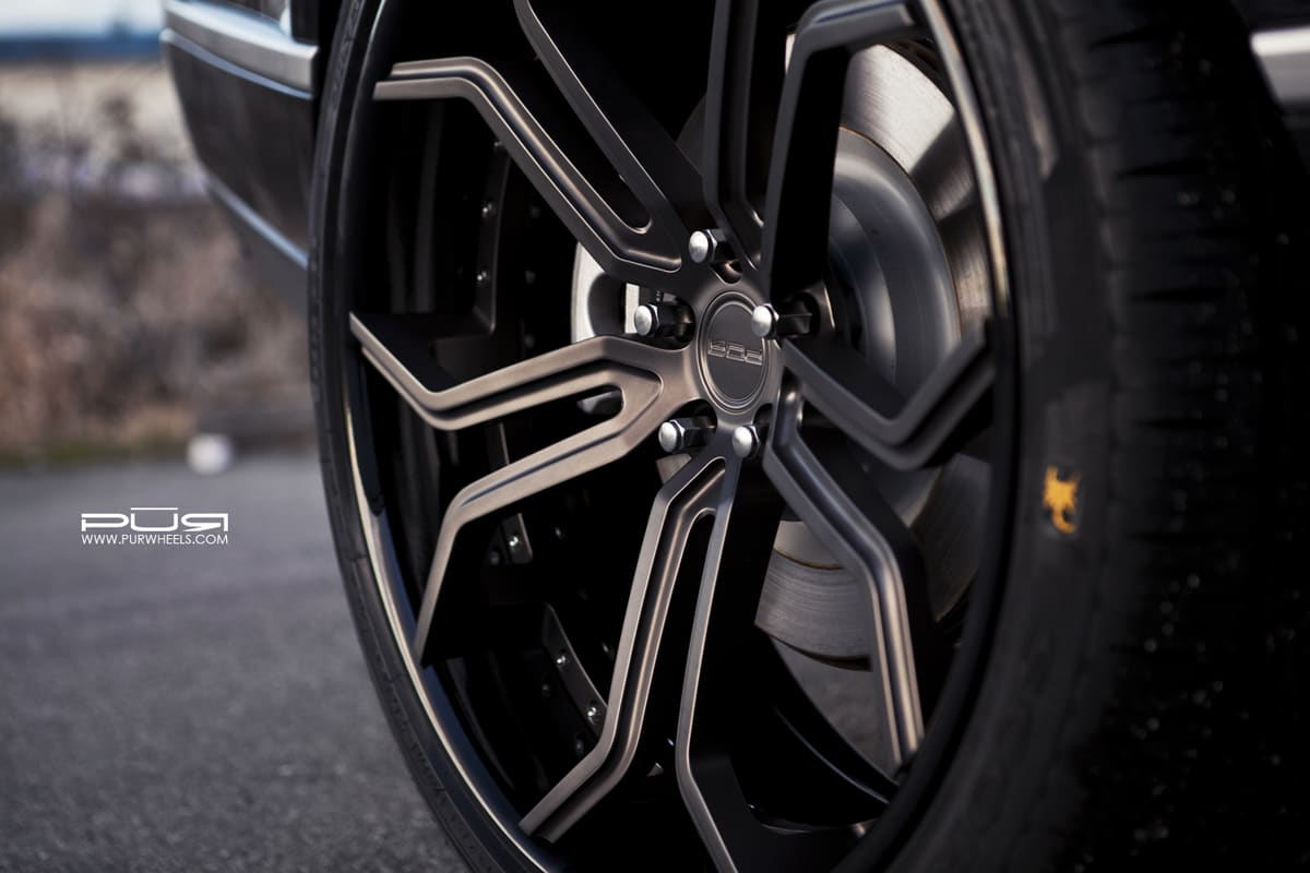 2015 Land Rover Range Rover with 24x10 PUR LX10 wheels