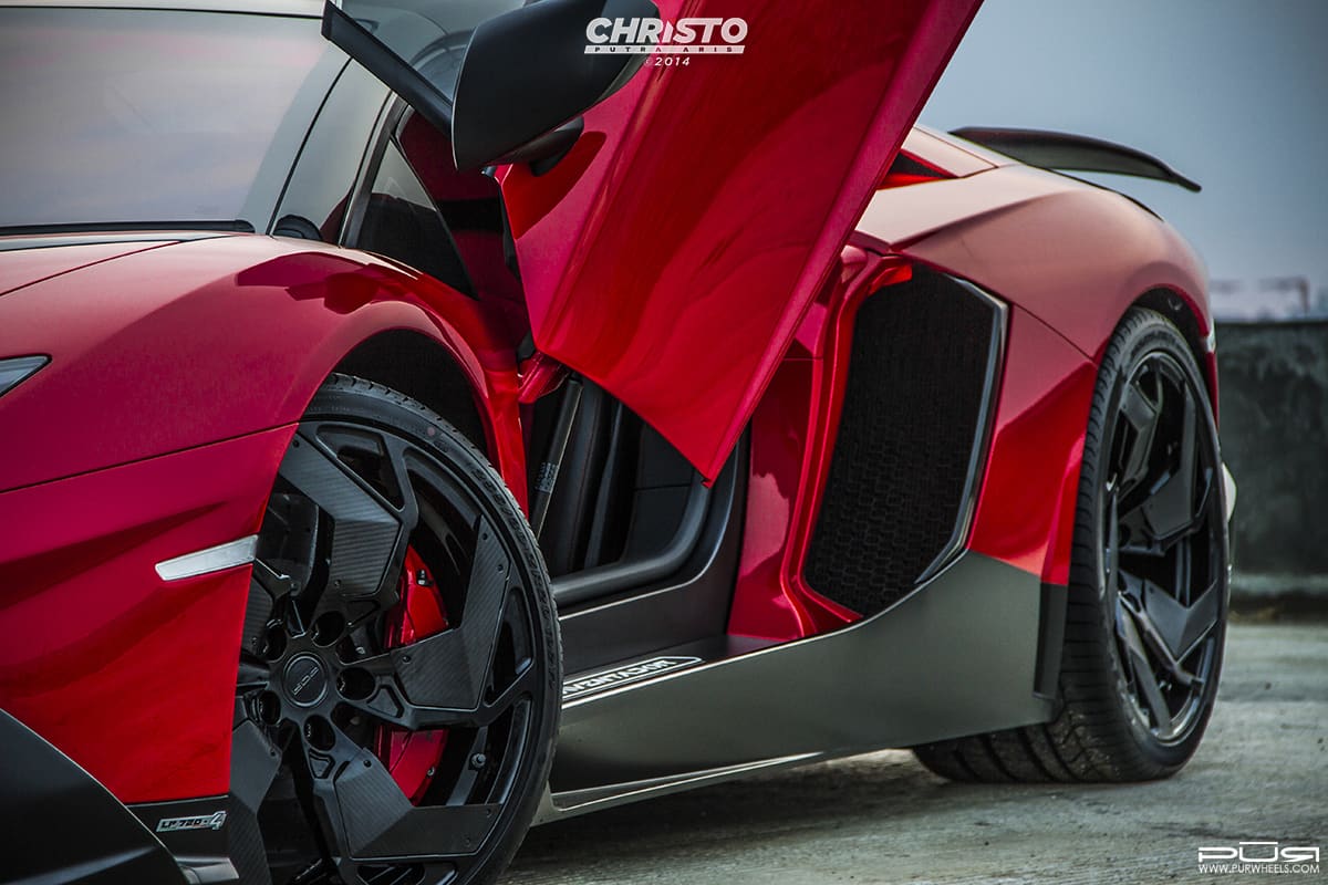 2015 Lamborghini Aventador with 20x9 PUR RS05.V2 wheels