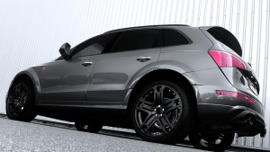 2016 Audi Q5 with 22x9.5 Kahn RS600 wheels