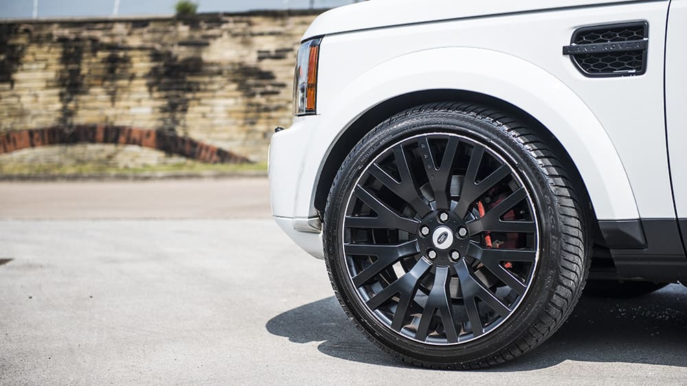 2004 Land Rover Discovery with 22x10 Kahn RS-X wheels