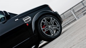 2004 Land Rover Discovery with 22x9.5 Kahn RS-R wheels