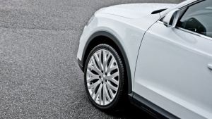 2016 Audi Q3 with 20x10 Kahn RS-XF wheels