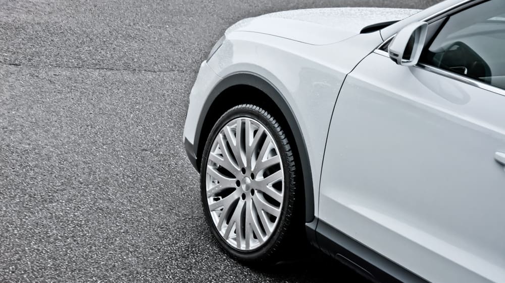 2016 Audi Q3 with 20x10 Kahn RS-XF wheels