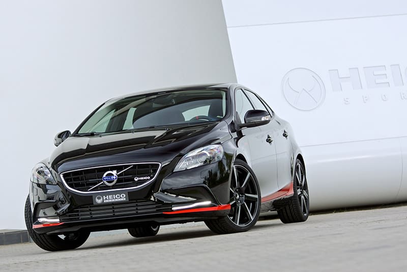 2004 Volvo V40 with 19x8 Volution VII wheels