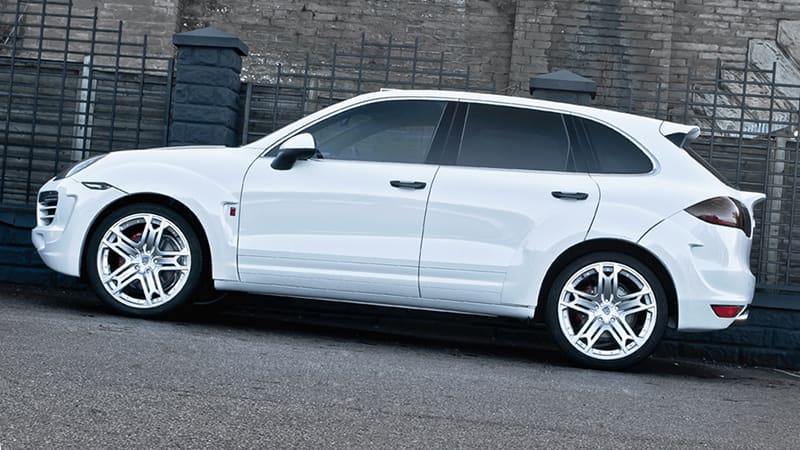 2013 Porsche Cayenne with 22x9.5 Kahn RS600 wheels