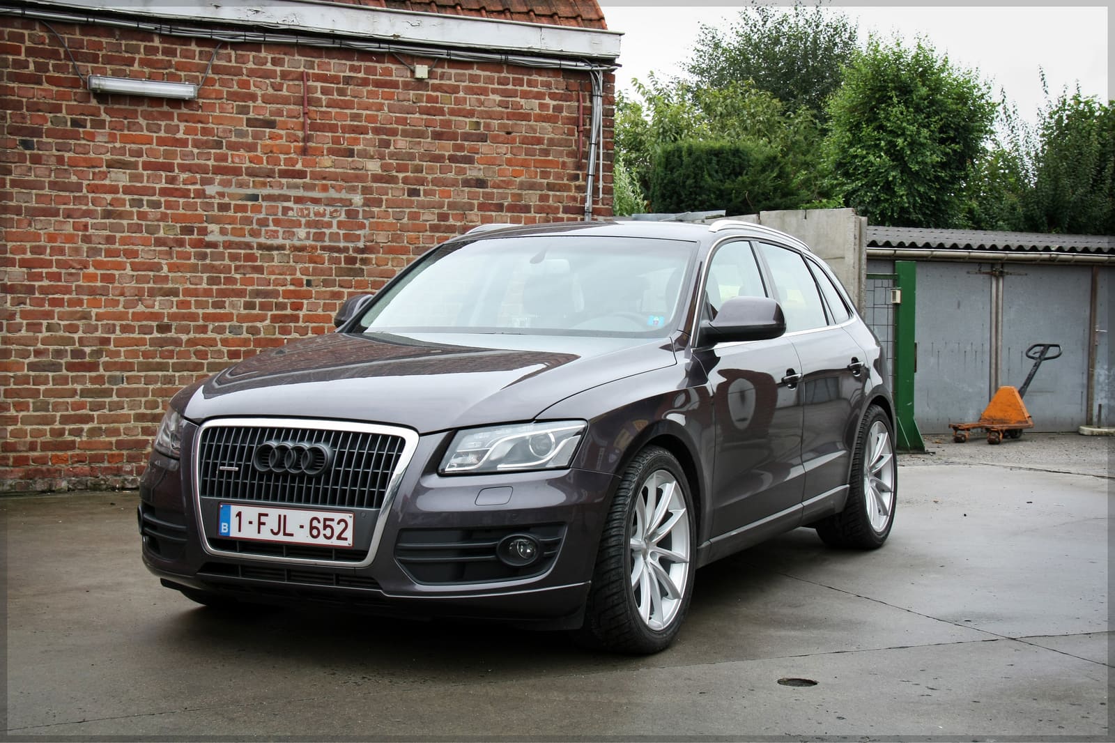 2009 Audi Q5 with 20x9 Ace Convex wheels