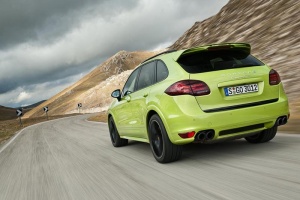 2013 Porsche Cayenne with RS Spyder wheels
