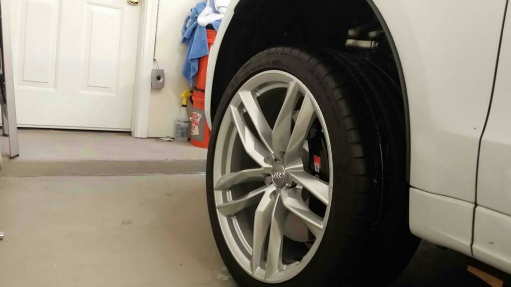 2015 Audi SQ5 with 21x9.5 Avant wheels