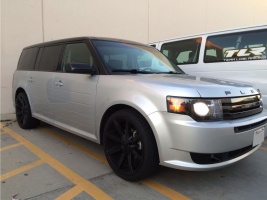 2015 Ford Flex with 22x9.5 wheels