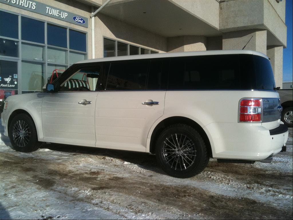 2011 Ford Flex with Elbrus wheels