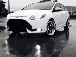 2014 Ford Focus ST with 19x8.5 STR wheels