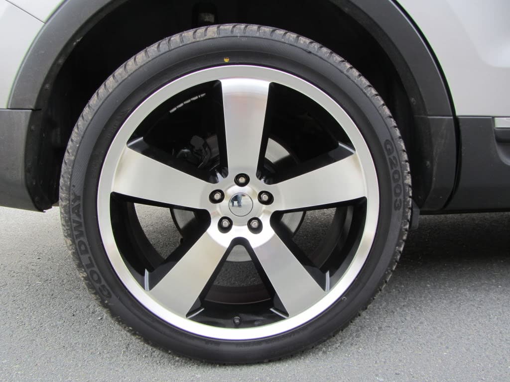 2012 Ford Explorer with 22x9 OEM Dodge Charger SRT8 wheels