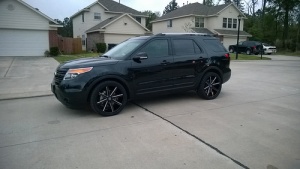 2012 Ford Explorer with 22x9.5 wheels