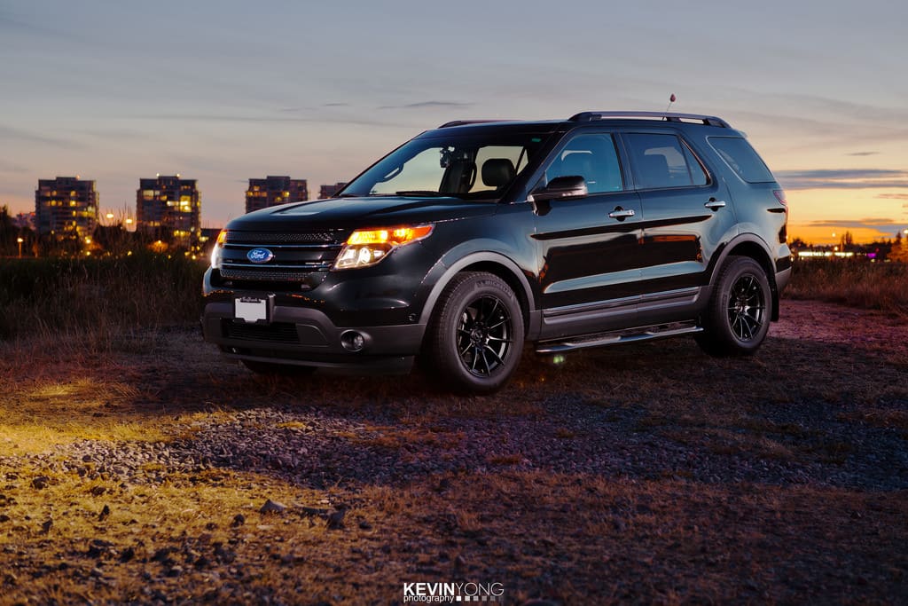 2013 Ford Explorer with 18x10 FFD Motorsports Evo2 wheels