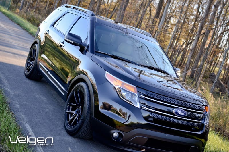 2013 Ford Explorer with 20x10.5 Velgen VMB5 wheels
