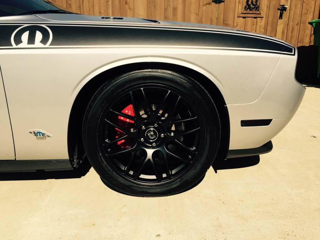 2014 Dodge Challenger with 20x8.5 Drag DR-37 wheels