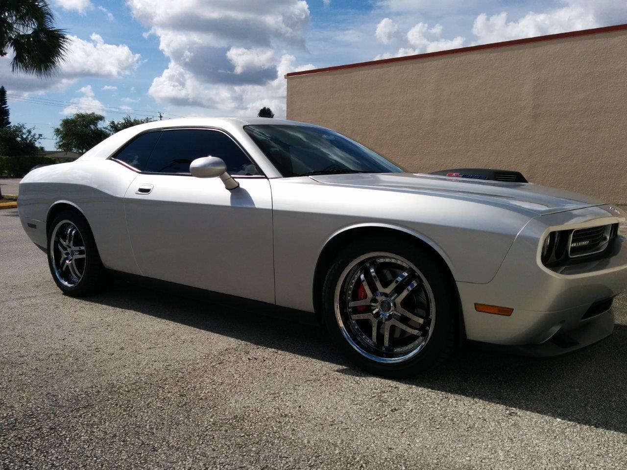 2013 Dodge Challenger with 20x9 Milanni Kapri wheels