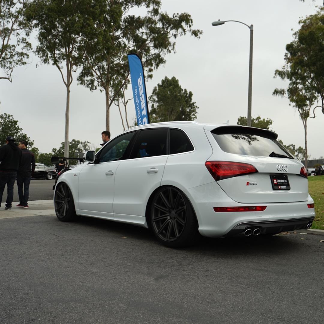 2016 Audi Q5 with 22x10.5 Vossen CV4 wheels
