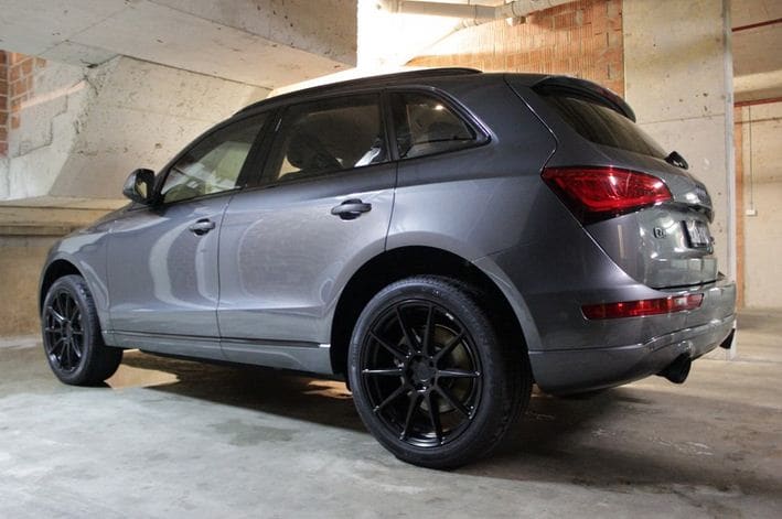 2016 Audi Q5 with 20x9 Niche Essens wheels