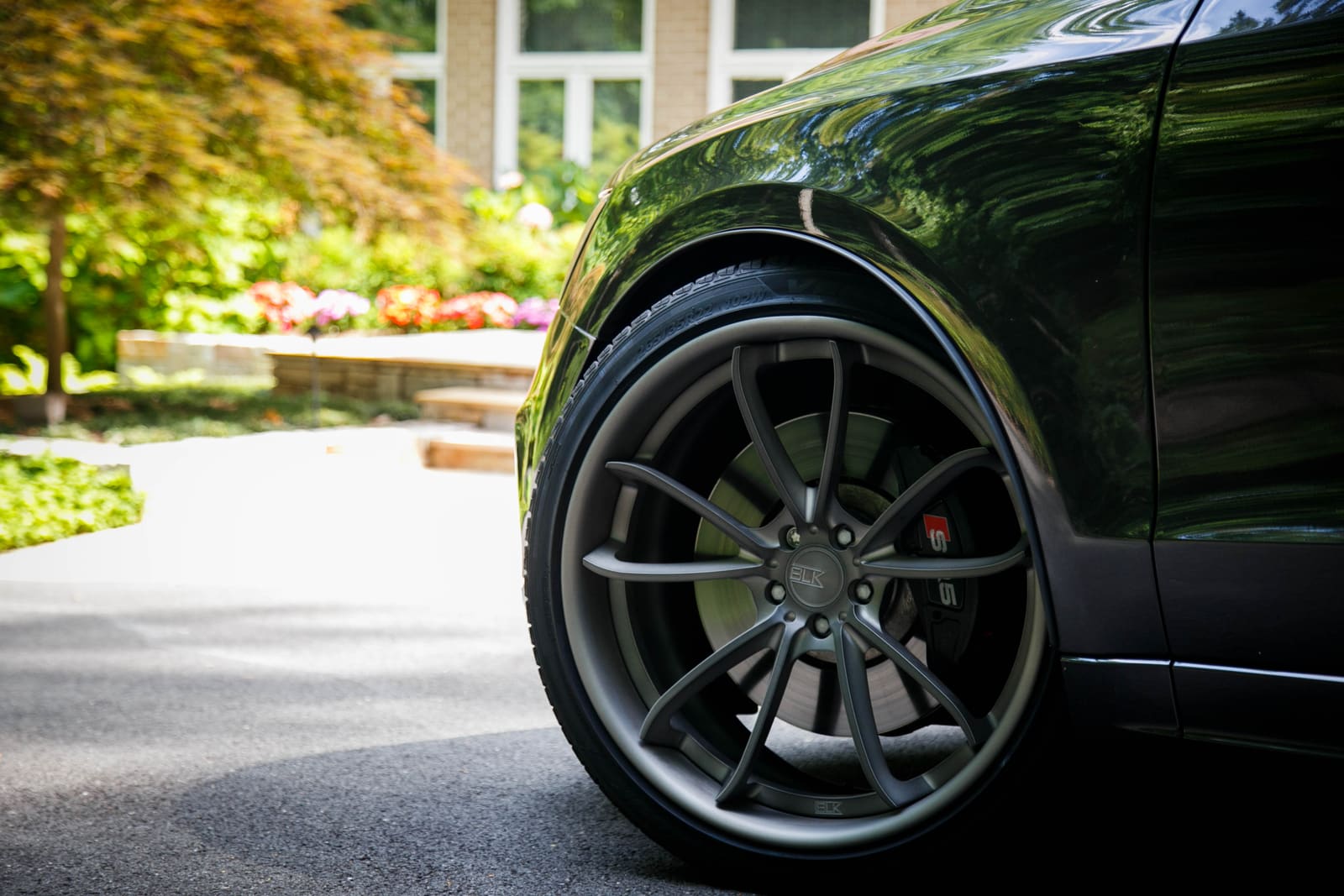 2016 Audi Q5 with 22x10 BLK 501GTR wheels